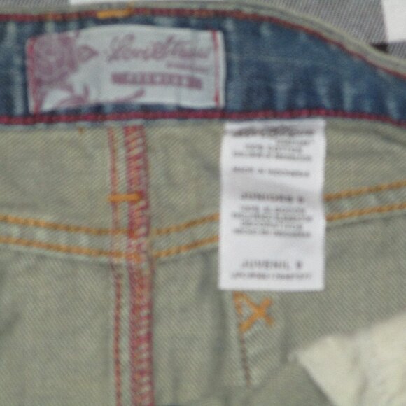 Levi's VIntage look embroidered flower Demin mini skirt button fly - Picture 4 of 5